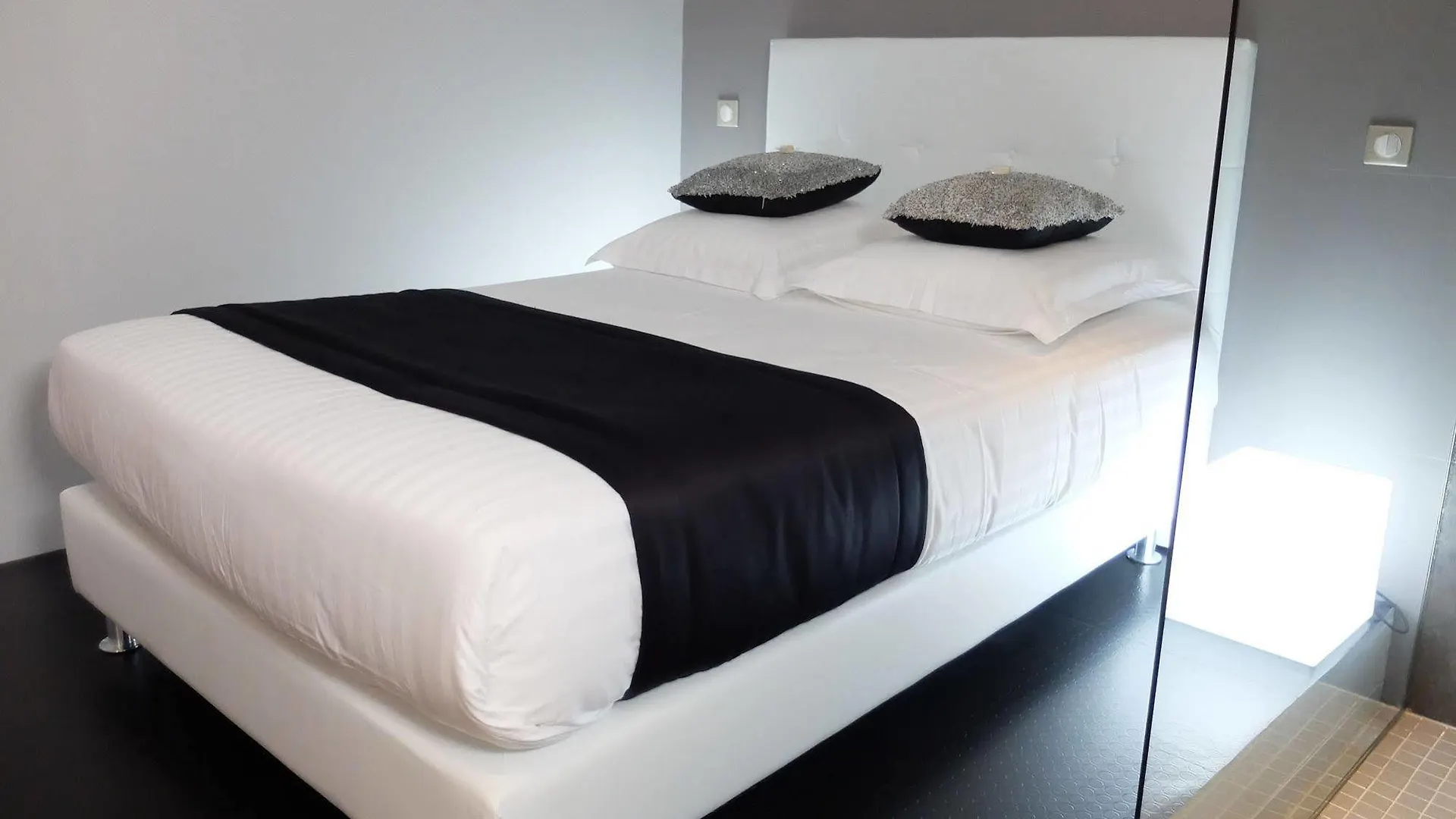 Be Loft B&B Pool & Spa Avignone