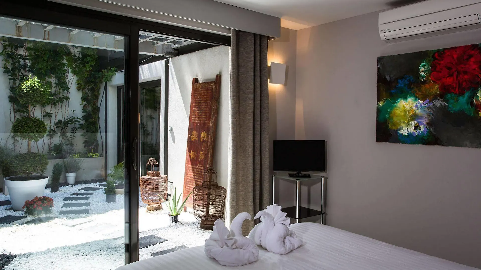 Be Loft B&B Pool & Spa Avignone 2*,  Francia