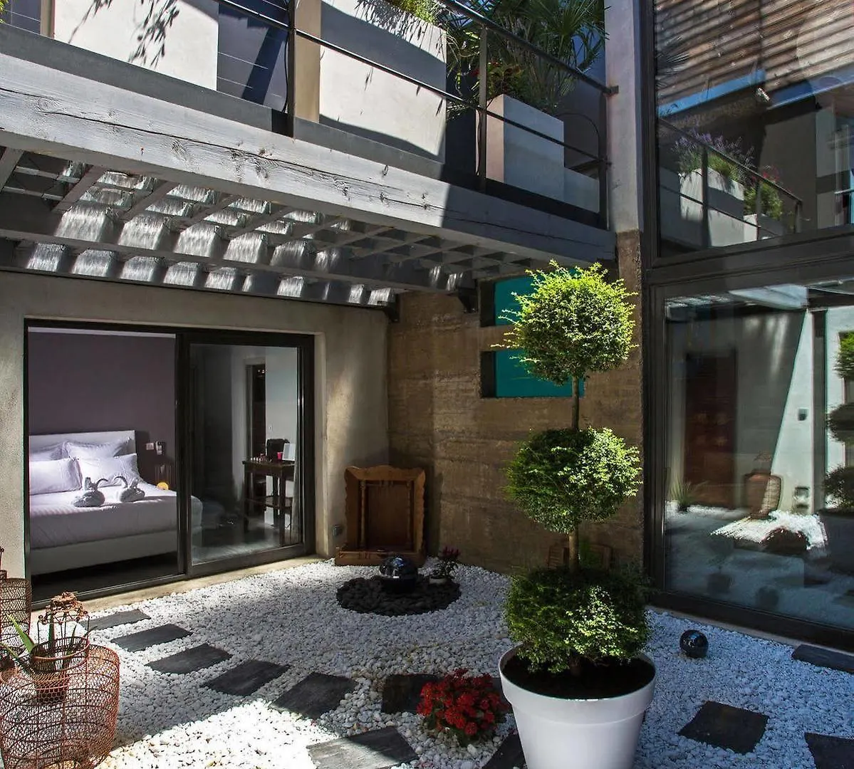 Be Loft B&B Pool & Spa Avignon 2*,  France