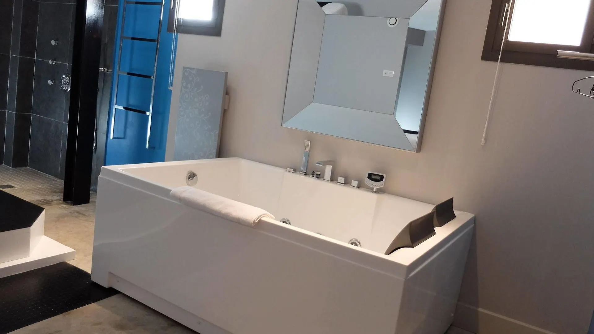 Be Loft B&B Pool & Spa Avignon 2*,
